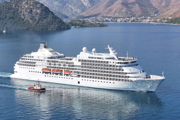 Marmaris’e denizden 445 turist geldi!