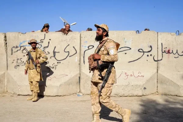 Pakistan ve Afganistan arasında ateşkes ilan edild... Pakistan ve Afganistan arasında ateşkes ilan edild...