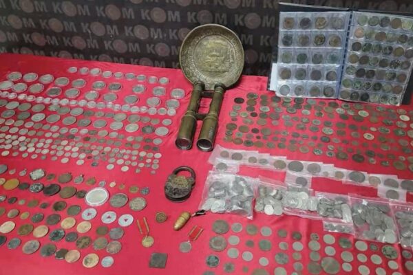 İzmir’de tarihi eser baskını!