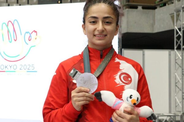 Deaflympics’te ilk madalya Buse Tıraş’tan geldi