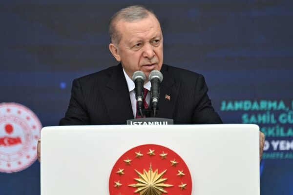 Erdoğan: Hiçbir alçağa kaptıracak tek bir gencimiz...