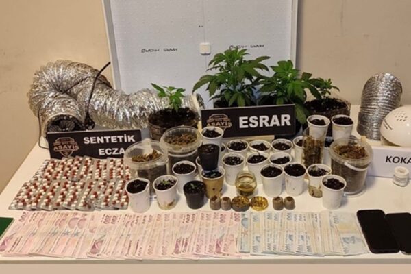 İzmir’de uyuşturucu tacirleri yakalandı!