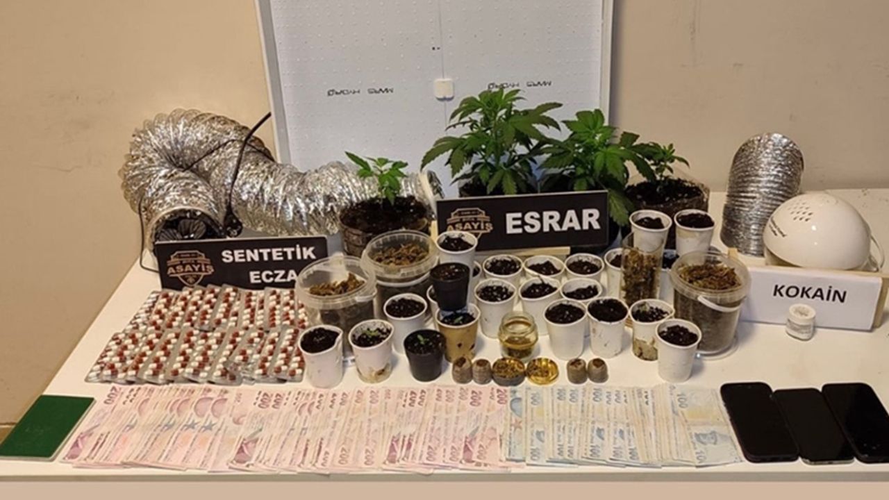 İzmir’de uyuşturucu tacirleri yakalandı!