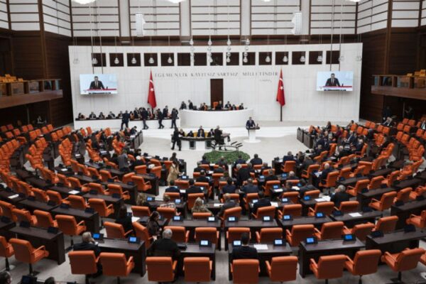 Yeni yasa kapıda: Belediyelerin yetkileri daraltıl...