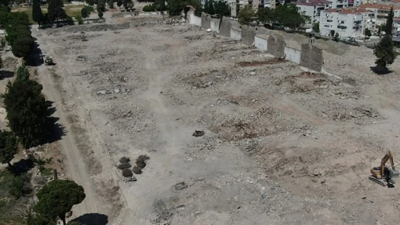 Tugay ‘gönlümden geçen tamamının yeşil alan olması’ dedi ve ekledi: Ama belediyeyi eksi 18 milyar maliyetin altına sokmam!