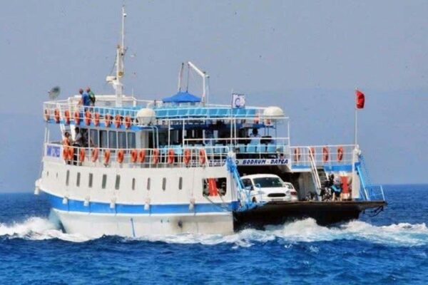 Bodrum’da feribot seferlerine fırtına engeli Bodrum’da feribot seferlerine fırtına engeli