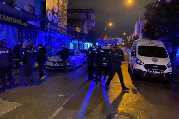 Otomobiline yürürken fenalaşıp öldü