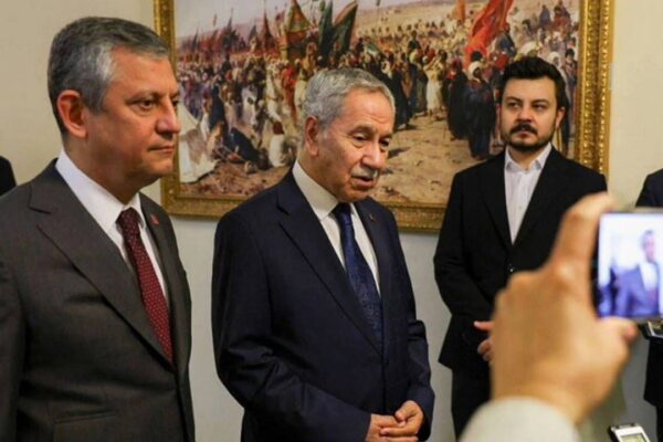 Bülent Arınç: ‘Ben AK Partiliyim, Erdoğan li... Bülent Arınç: ‘Ben AK Partiliyim, Erdoğan li...