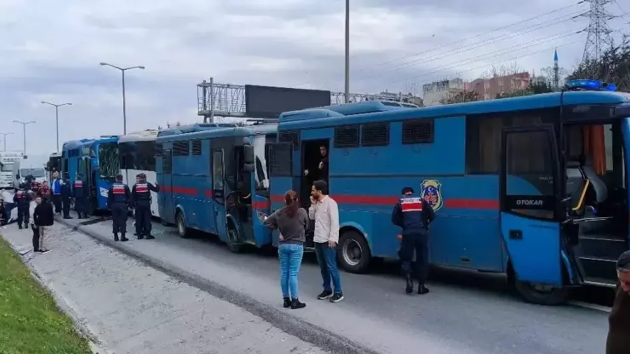 4 cezaevi sevk aracı kaza yaptı: 6 jandarma yaralandı!