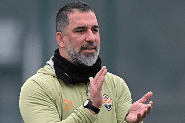 Arda Turan’ın maçında hava saldırısı alarmı!