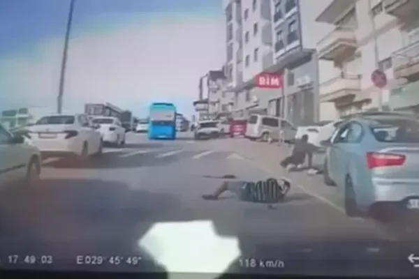 Otomobili ile çarptığı 3 kişiyi yaralayan sürücü: ...