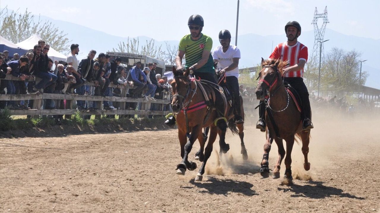 Ödemiş’te rahvan at yarışları düzenlendi