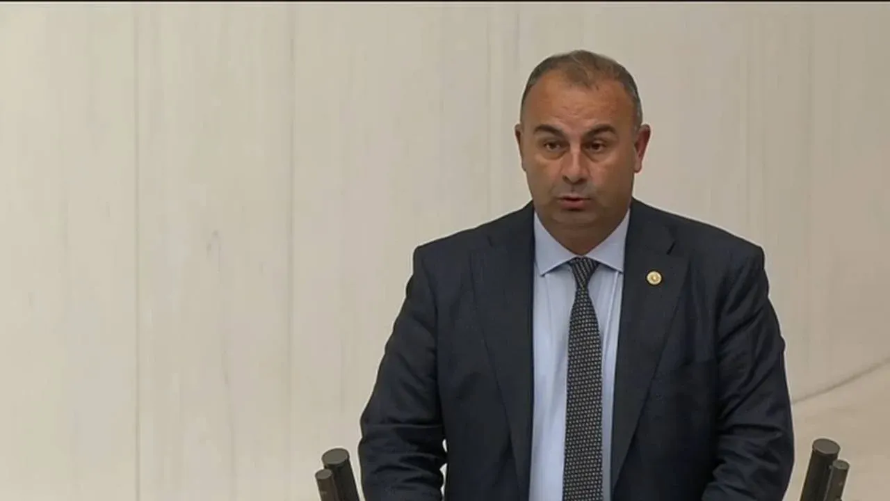 CHP’li Arslan’dan toplantıya katılmayan başkan ve vekillere sitem: Zorla mı göreve geldiniz?