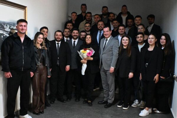 Başkan Çerçioğlu’na AK Parti Gençlik Kolları... Başkan Çerçioğlu’na AK Parti Gençlik Kolları...