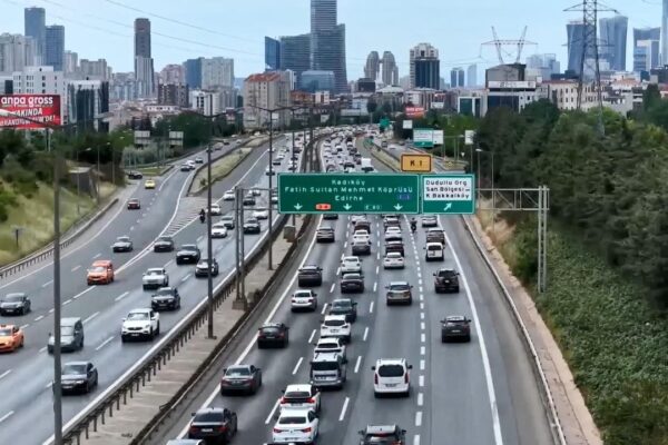 Bayram dönüşü Çamlıca’da trafik alarmı