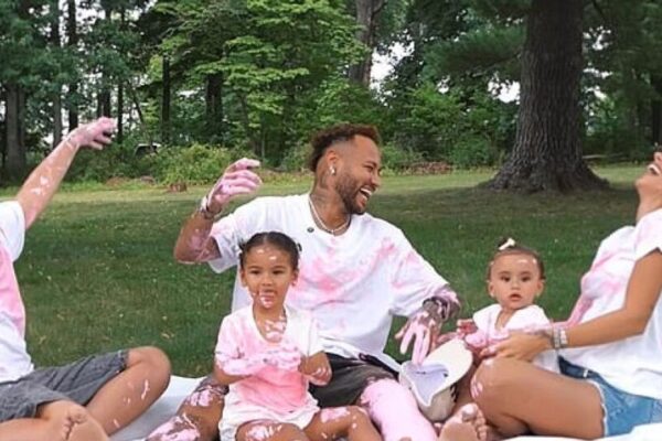 Brezilyalı futbolcu Neymar’dan beşinci çocuk...