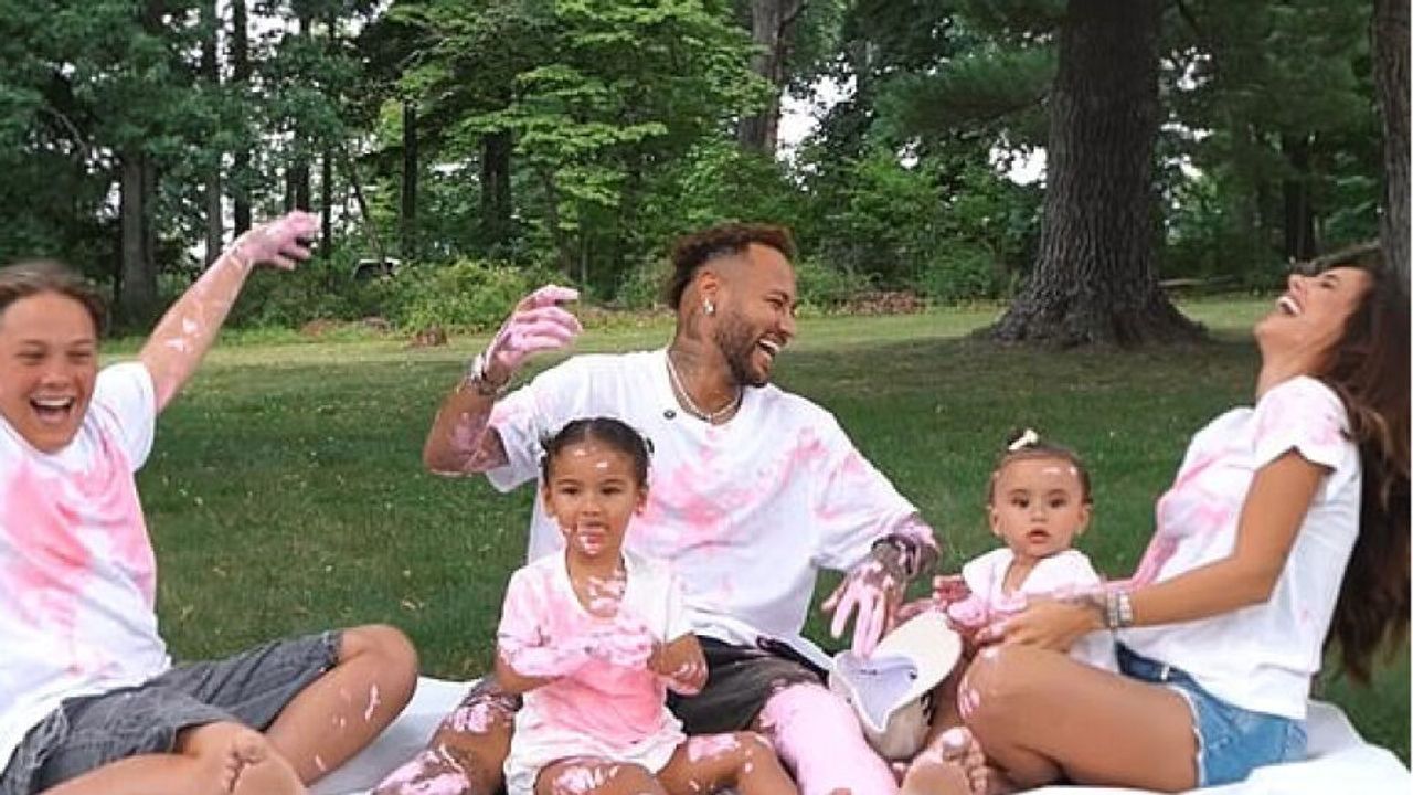 Brezilyalı futbolcu Neymar’dan beşinci çocuk haberi!