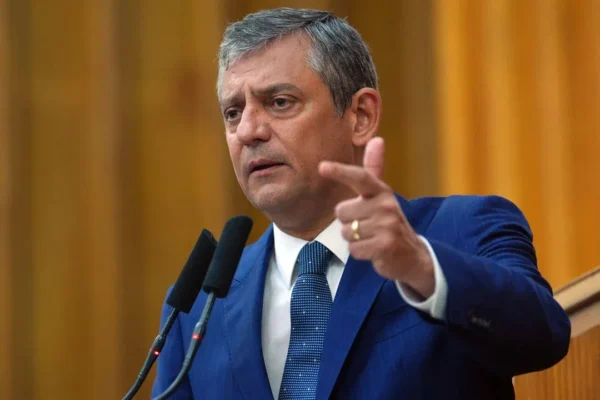 Özel’in Manisa ekibine operasyon: 2 gözaltı! Özel’in Manisa ekibine operasyon: 2 gözaltı!