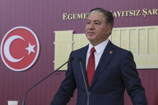 CHP’li Murat Emir’den ‘yeni part...