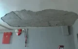 Evin tavanı oyun oynayan çocuğun üzerine çöktü!