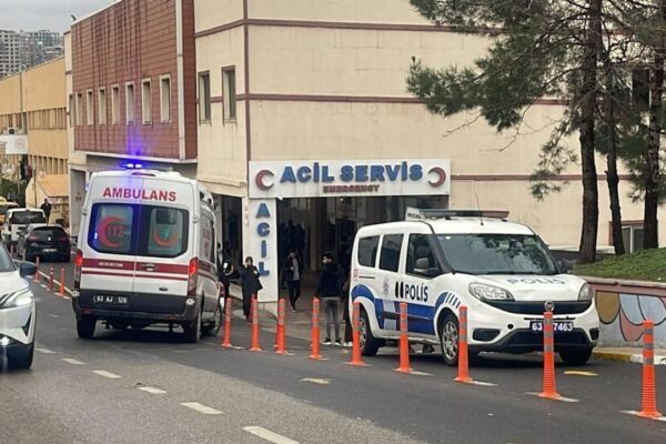 Akrabalar arasında taşlı sopalı kavga: 1 ölü, 3 ya... Akrabalar arasında taşlı sopalı kavga: 1 ölü, 3 ya...