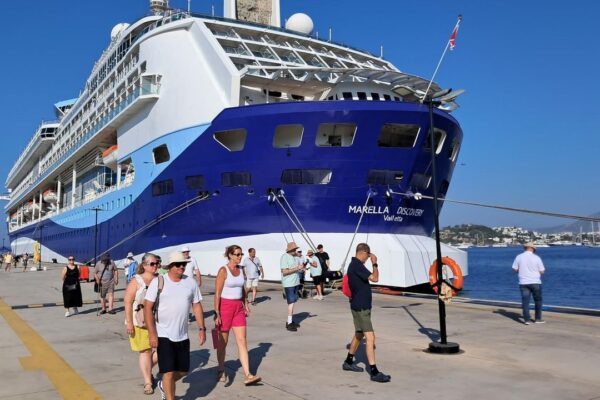 Bodrum’a kruvaziyerle turist akını Bodrum’a kruvaziyerle turist akını
