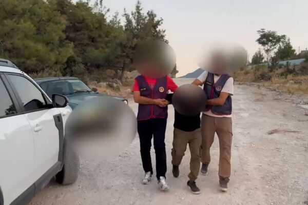 Eski sevgilisini pompalı tüfekle kaçıran şüpheli t... Eski sevgilisini pompalı tüfekle kaçıran şüpheli t...