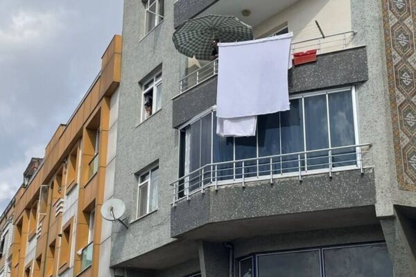 Balkon temizliği ölümle sonuçlandı Balkon temizliği ölümle sonuçlandı