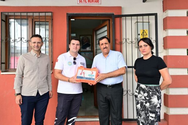 Manisa’da 1089 muhtara ilk yardım çantası dağıtıld... Manisa’da 1089 muhtara ilk yardım çantası dağıtıld...