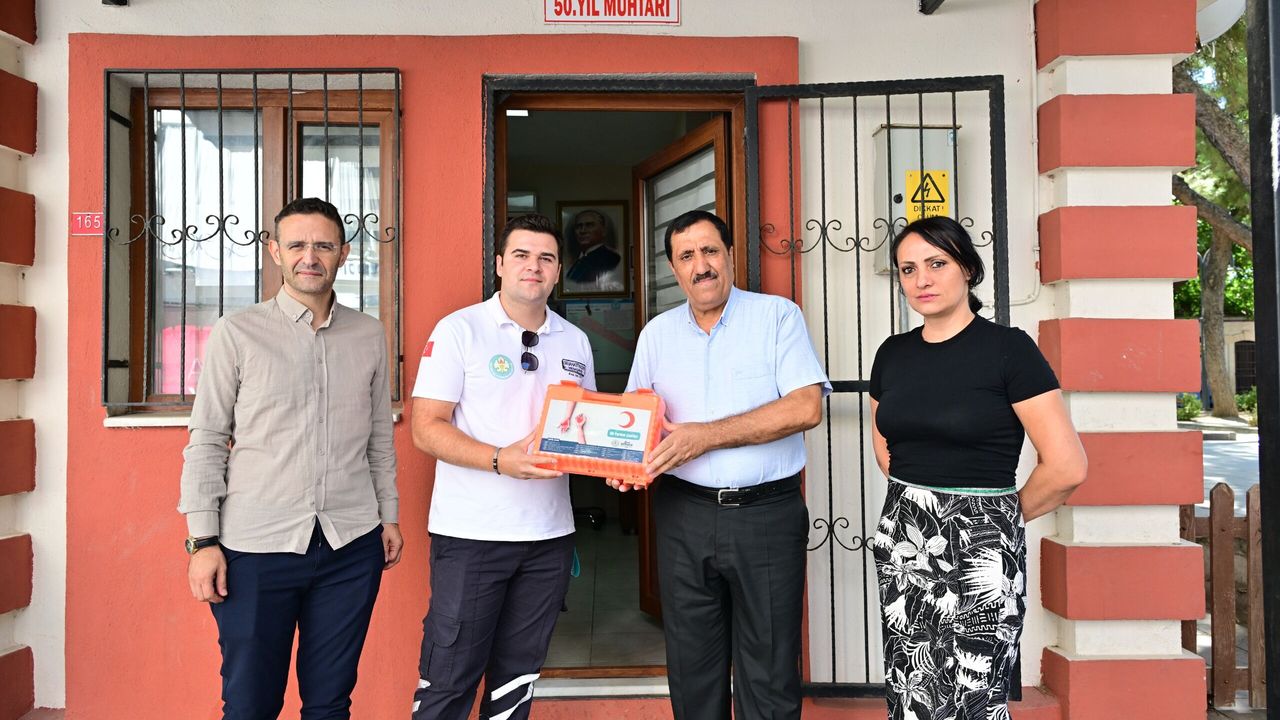 Manisa’da 1089 muhtara ilk yardım çantası dağıtıldı